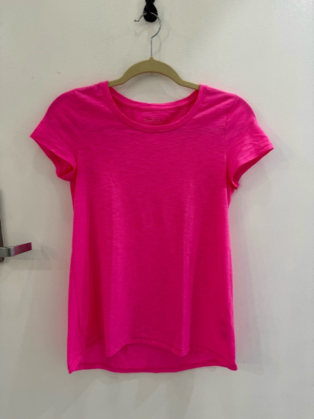 Lilly Pulitzer Etta Scoopneck Shirt, Vibrant Pink, Size XXS, Lightweight - Picture 6 of 10
